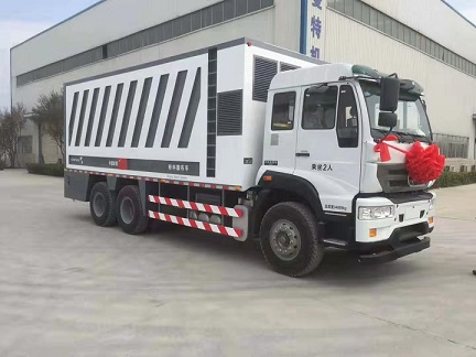 普通型瀝青撒布車與智能型撒布車有什么區別！